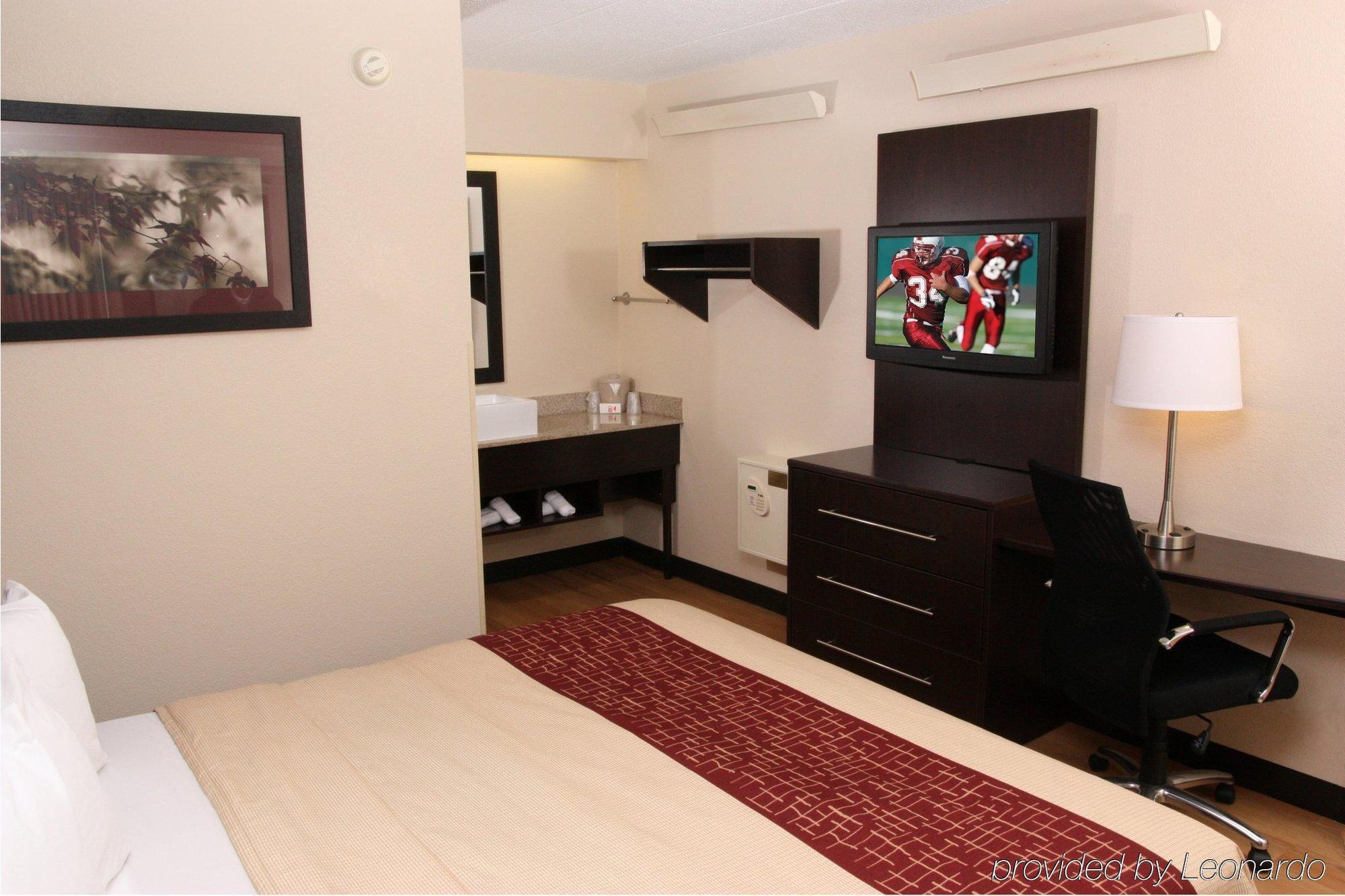 Red Roof Inn Plus+ Chicago - Naperville Room photo