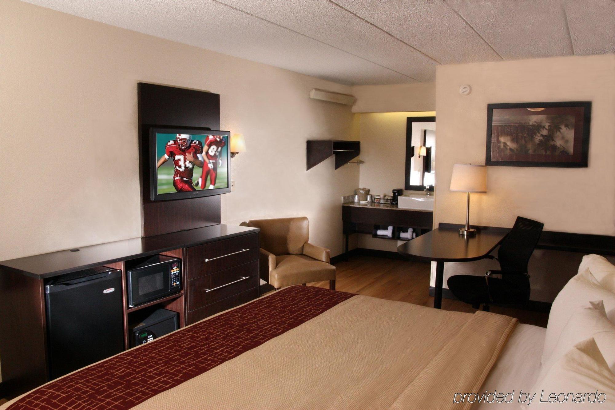 Red Roof Inn Plus+ Chicago - Naperville Room photo